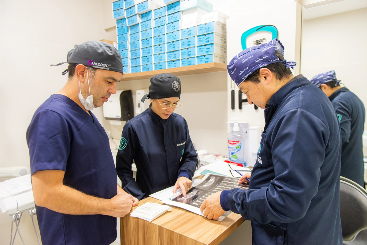 Modalidade Intensive - Aluno participando de uma aula por um computador